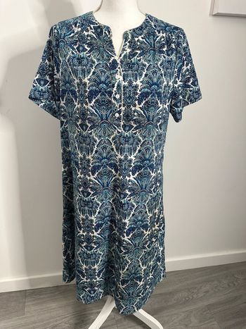 Robe à fleurs mandalas blanche et bleue Damart T42 XL