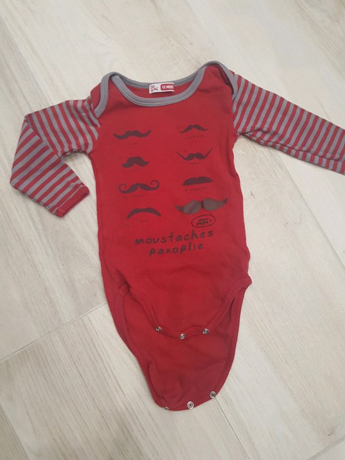 Body motif moustache