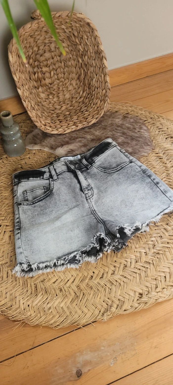 Joli short gris High Waist Taille M Parfait état - photo numéro 2