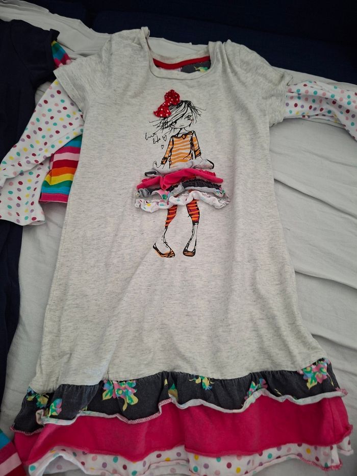 Lot robes 7 ans et culottes neuves - photo numéro 2