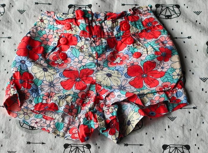 Short fleurie taille 3 mois - photo numéro 2