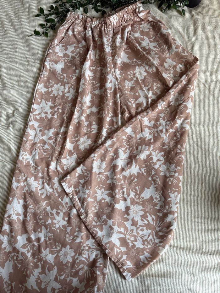 Pantalon effet lin motif fleurs rose - photo numéro 2