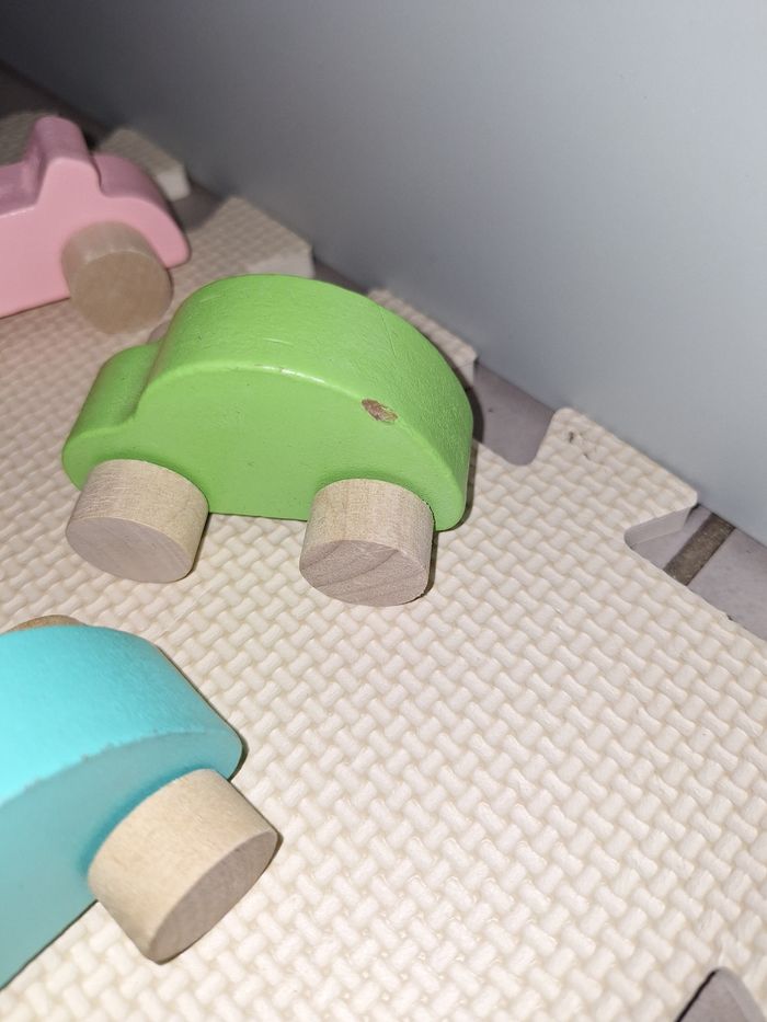 Lot de 9 petites voitures en bois - photo numéro 2