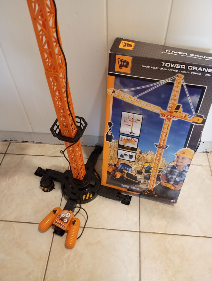 Grande grue en jouet. - photo numéro 3