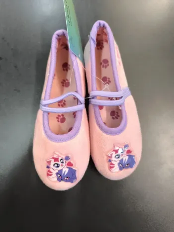 247190 chaussons fille 26