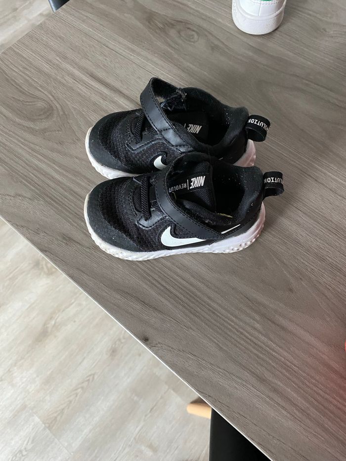 Baskets Nike pointure 21