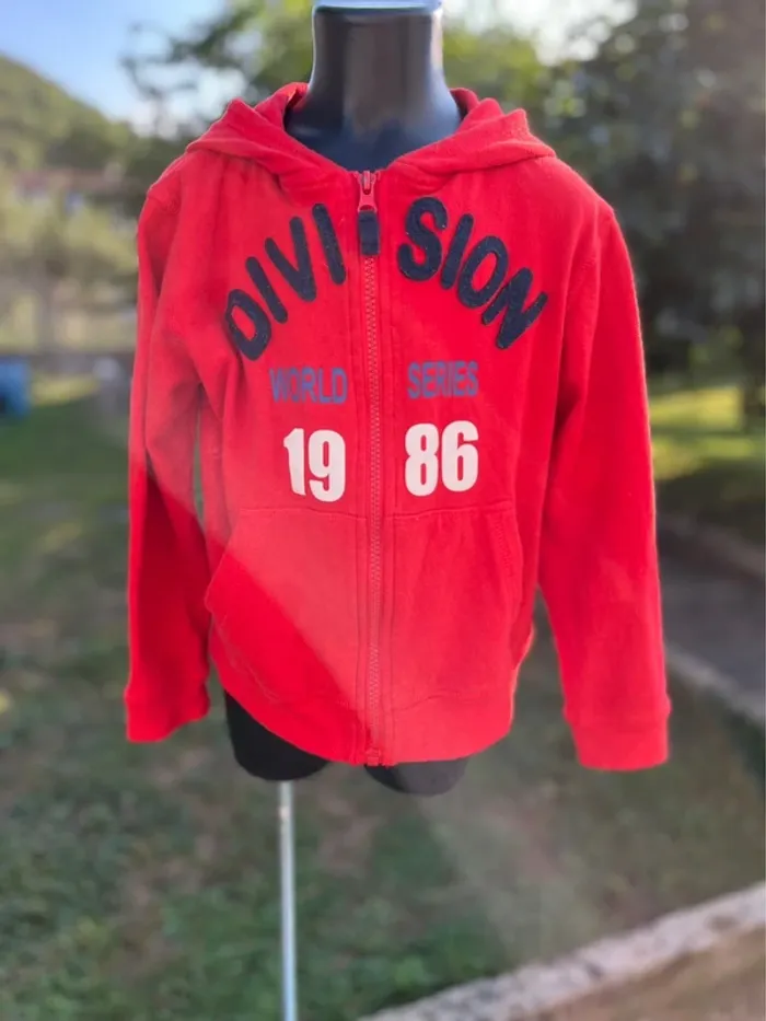 Veste zippé rouge taille 8 ans