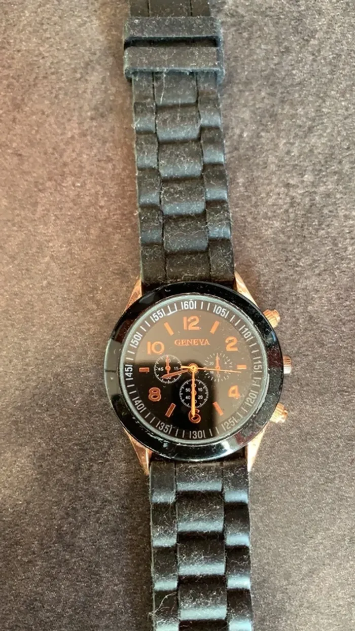 Montre en plastique pile à remplacer femme - photo numéro 2