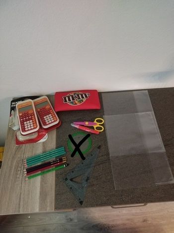 Lot fournitures scolaires