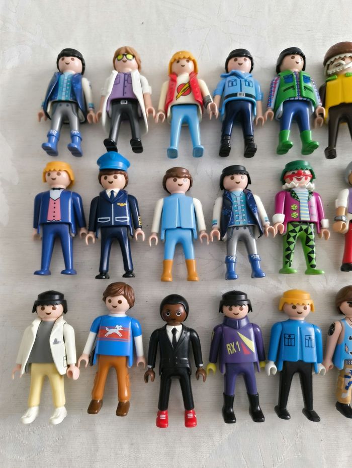 Lot 29 figurines playmobil - photo numéro 2