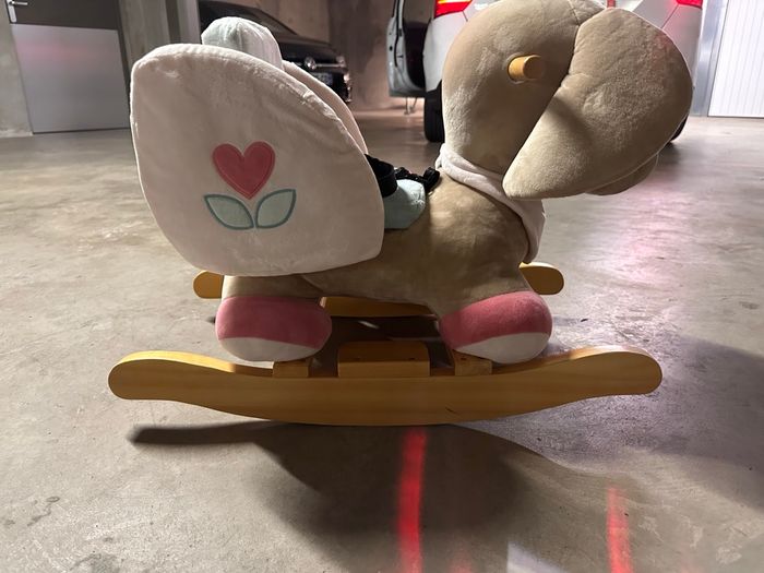 Éléphant à bascule