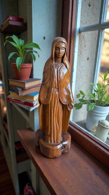 Sculpture de 1973 de la vierge immaculée 24. Cm de hauteur