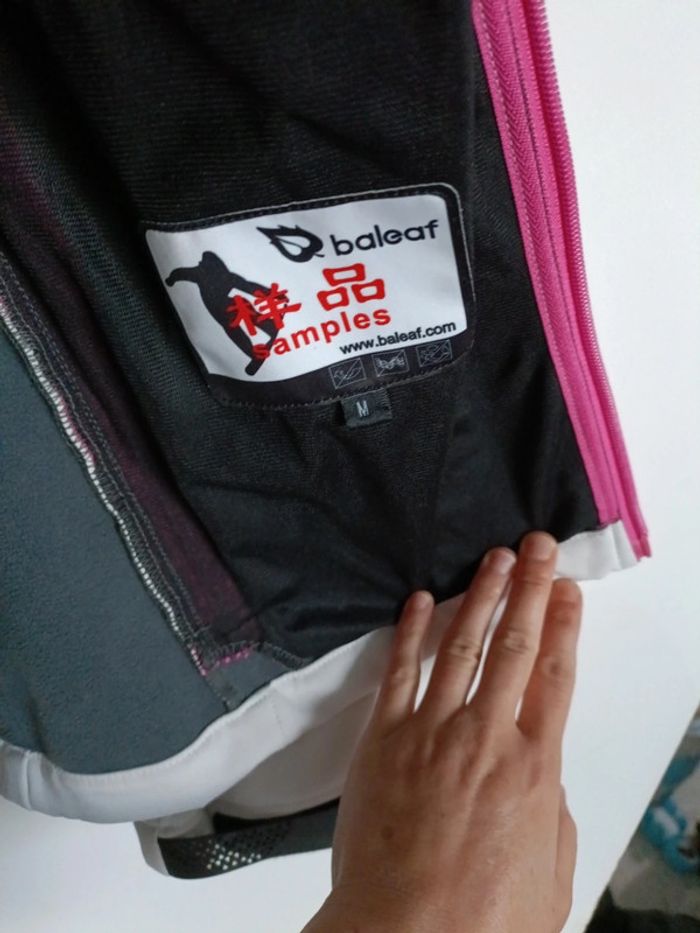 Veste Baleaf 100% polyester juste lavé Très bon état Blanc cassé rose fushia taille M - photo numéro 4