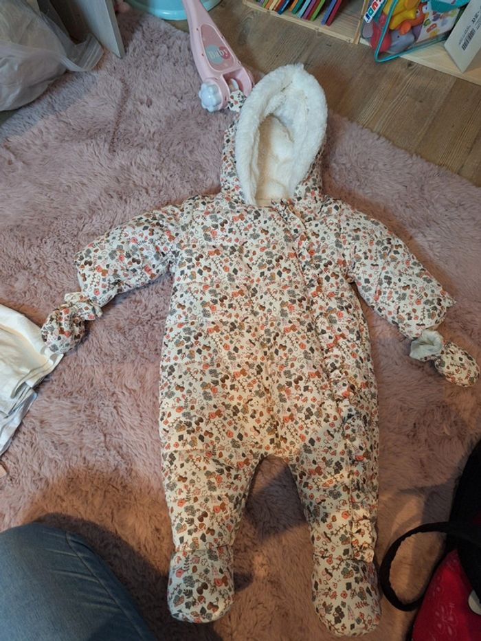 Lot vetement bébé fille 6 mois - photo numéro 2