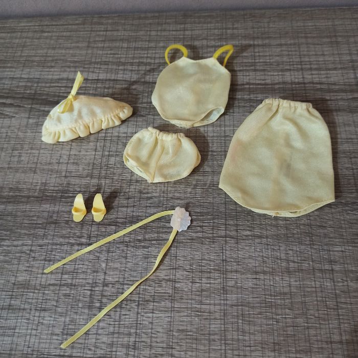 Barbie lot vêtements lingerie vintage