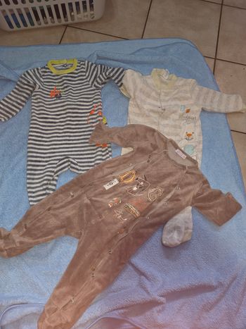 Lot d3 3 pyjama taille 12 mois
