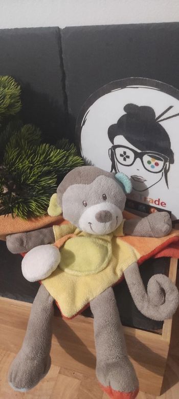 Doudou plat Singe jaune orange toucan