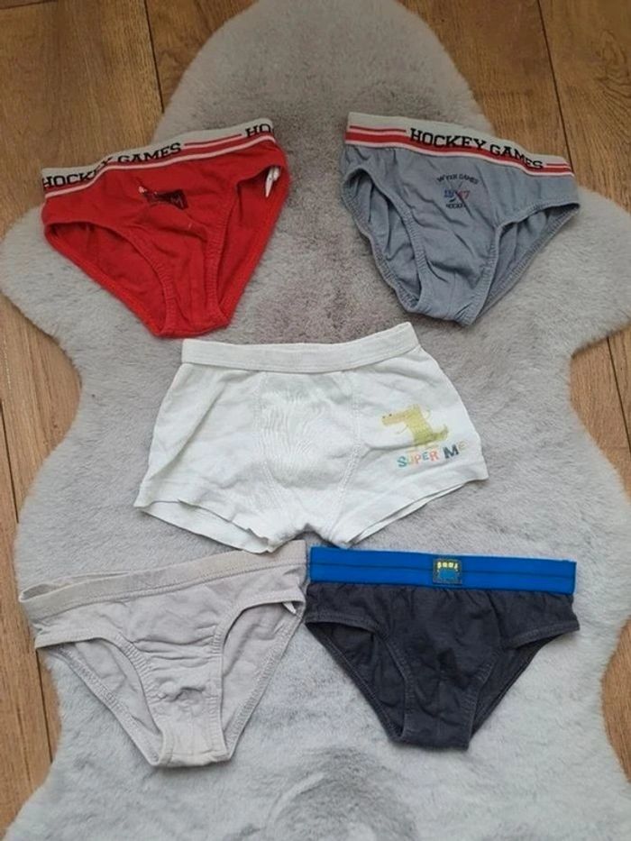 Lot de 4 slips et 1 caleçon diverses marques 2 - 3 ans