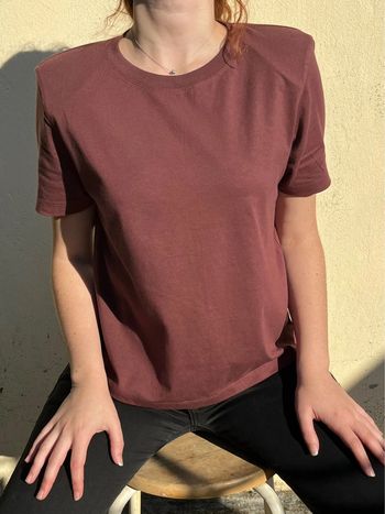 T-shirt avec épaulettes marron bordeaux