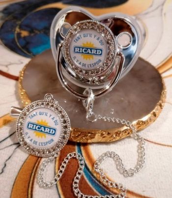 Tétine, sucette avec attache Ricard argenté