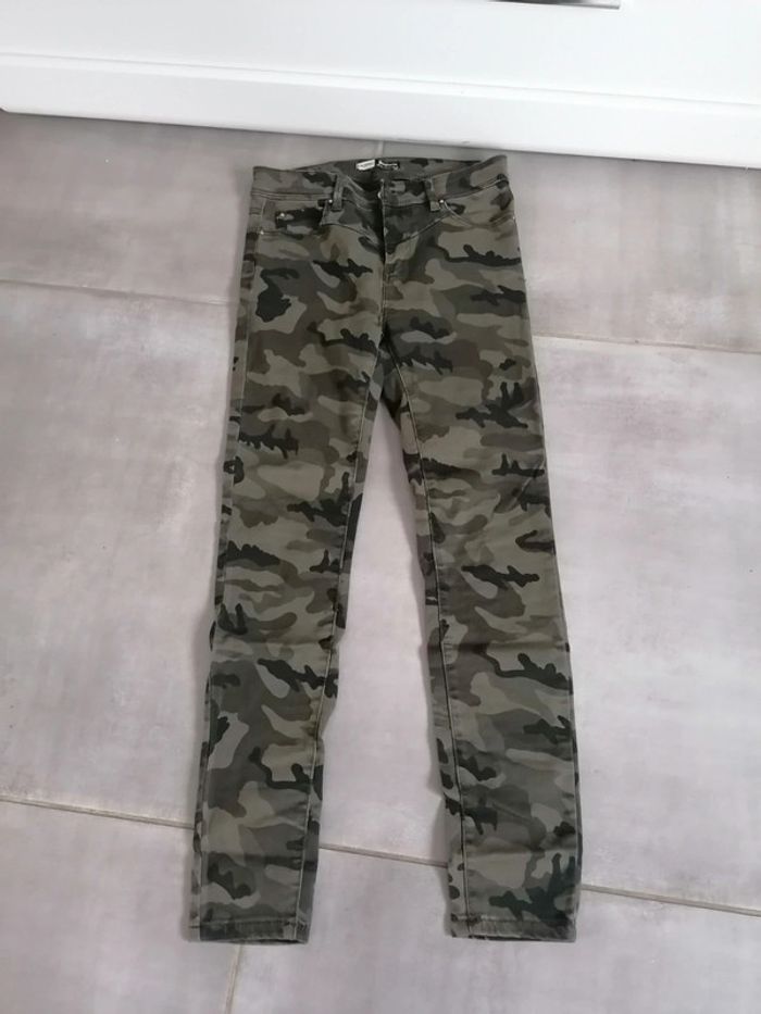 Jean kaki armée femme taille 36 stradivarius - photo numéro 1