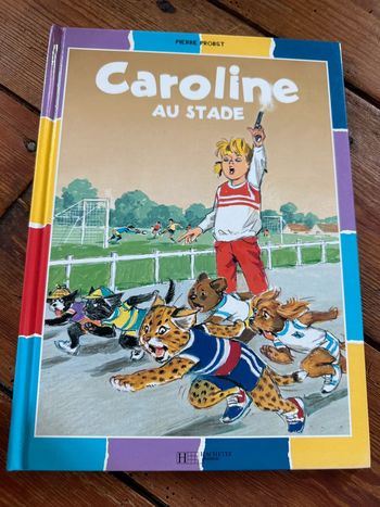 Livre histoire ouvrage rare édition couleurs Caroline au Stade