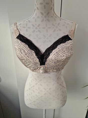 Soutien Gorge Beige Dentelle Noire Imprimé Cœur Love