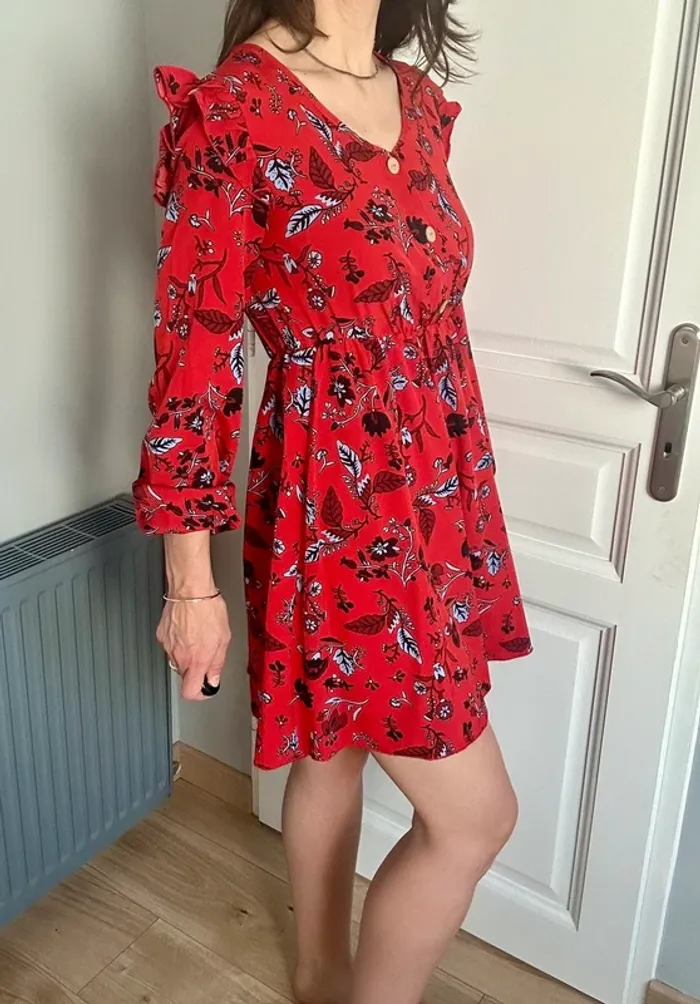 Magnifique robe rouge à fleurs fluide & cintrée - photo numéro 4