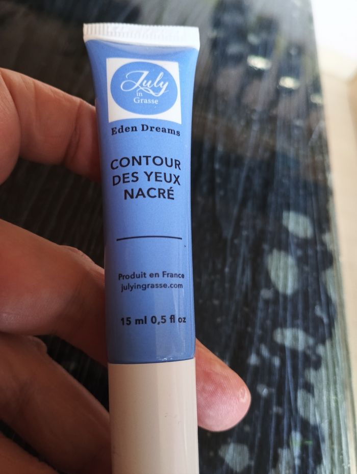 Contour des yeux July in Grasse