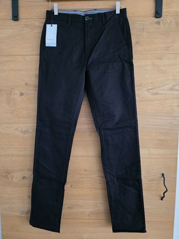 Pantalon chino
Devred 1902
Coloris noir
Braguette zip
Taille 36
Neuf et étiqueté prix ferme