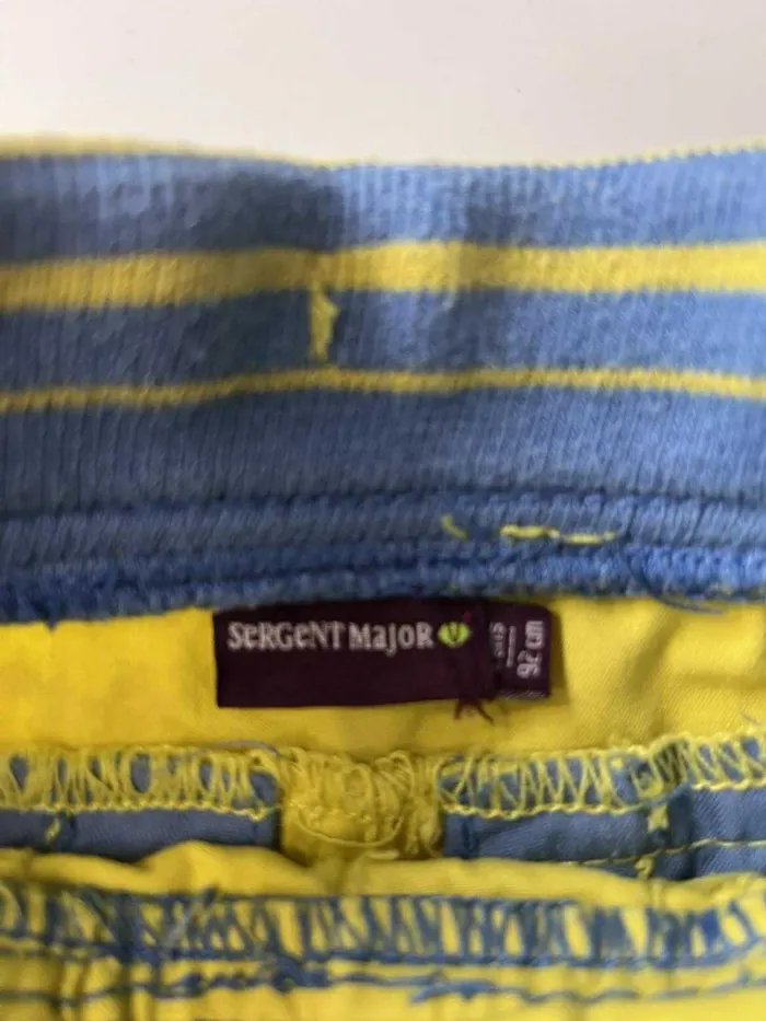 Short jaune - photo numéro 2
