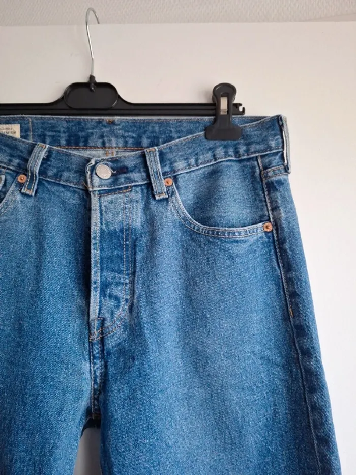 Jean bleu Levis quasiment neuf 🔥 - photo numéro 2
