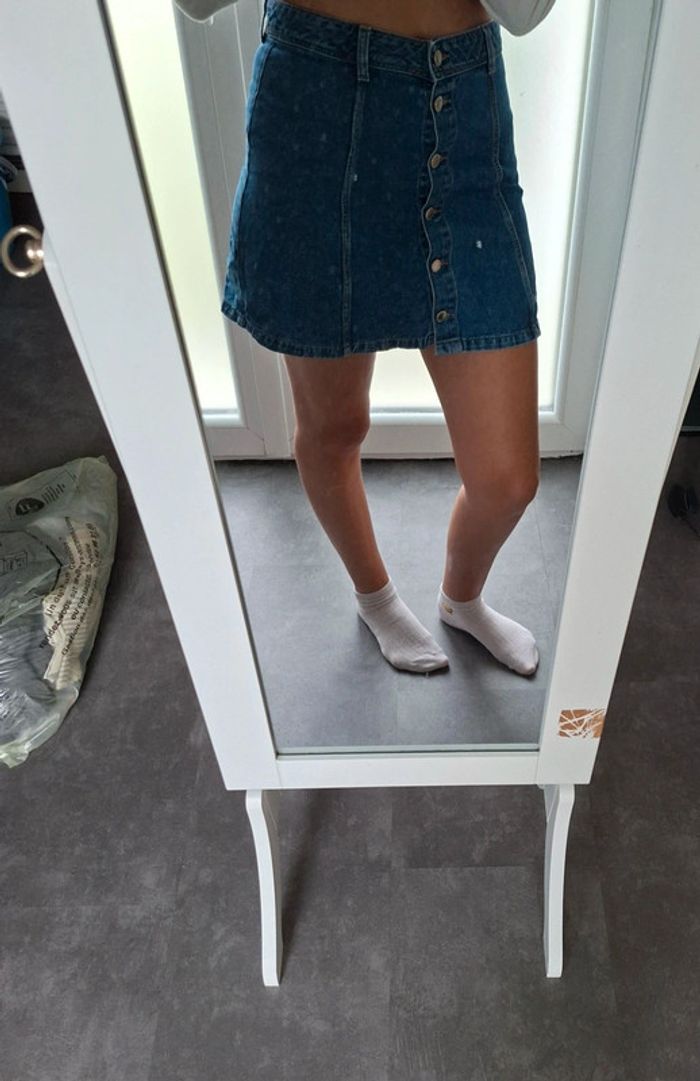 Jupe en jean à boutons - photo numéro 2