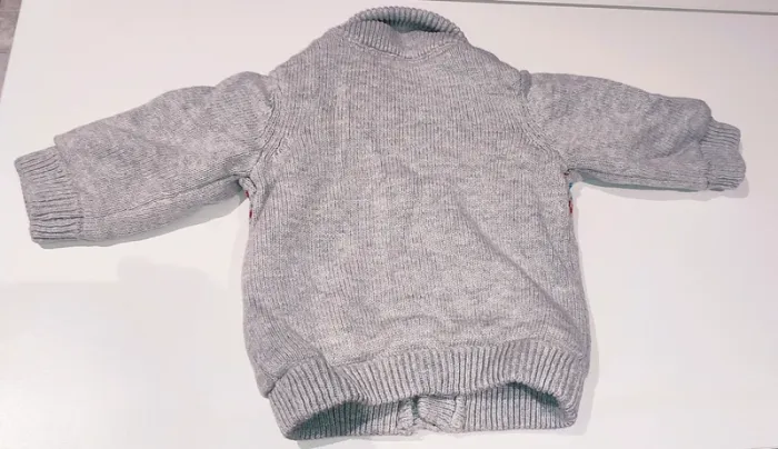 Lot de 3 gilets/pull garçon taille 3 mois en excellent état - photo numéro 3