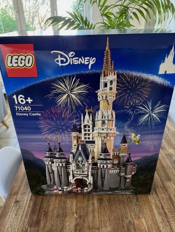 Lego château Disney neuf jamais déballé 71040