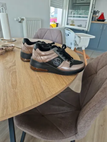 Chaussures femme Guess compensé