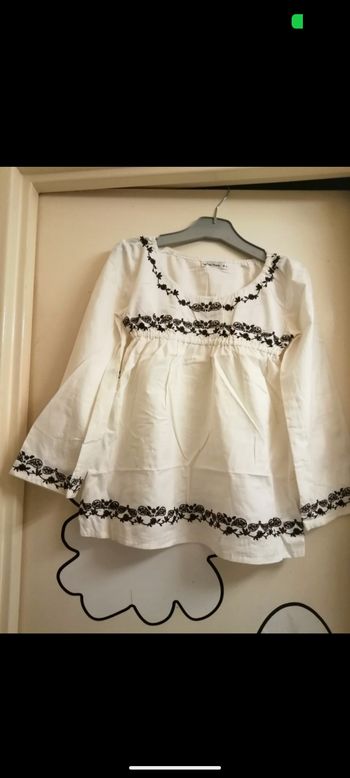 Magnifique blouse On The Town  blanc cassé  . Taille 8 ans