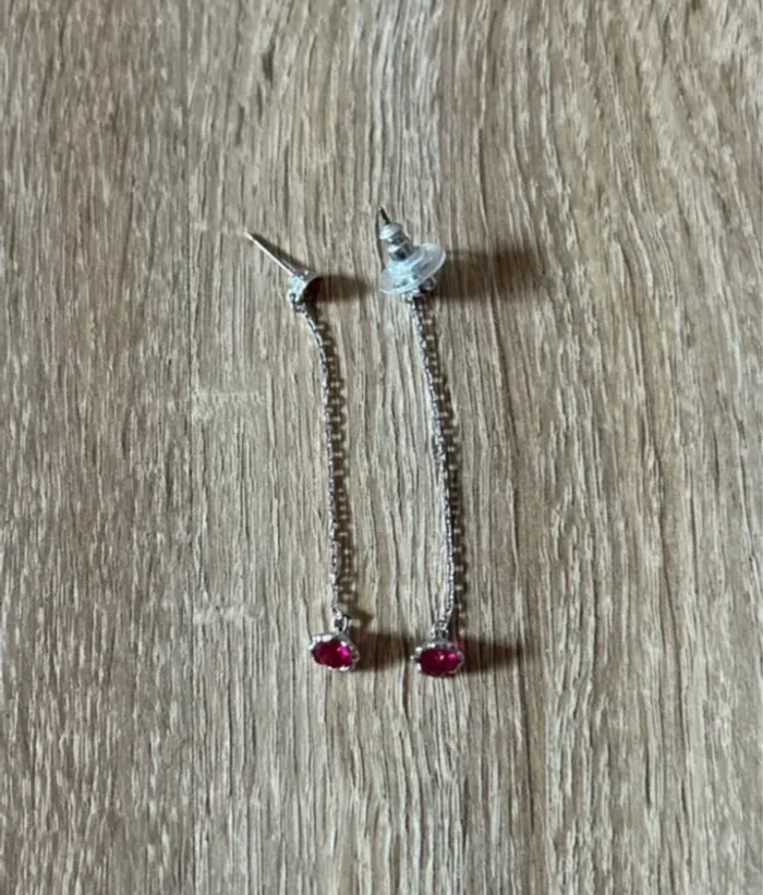 Boucles d’oreilles Swarovski / Modèle pendantes / très bon état / couleur ton rose rouge - photo numéro 2
