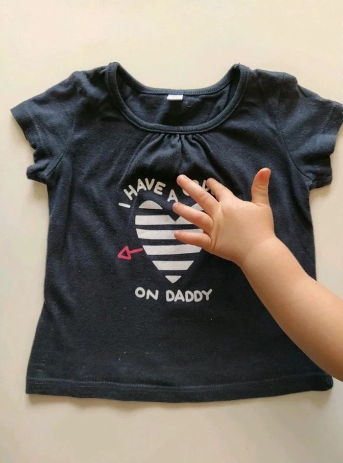 T-shirt pour bébé fille, couleur marine, taille 12 mois, de marque Tex. Très bon état.