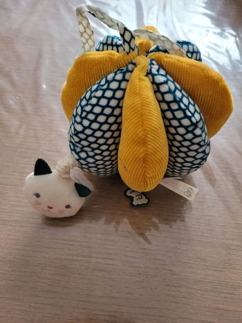 Balle d'éveil sensoriel Kaloo