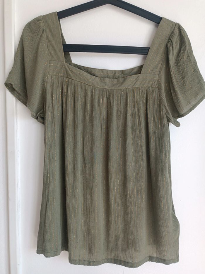 Blouse kaki dorures Col carré Taille S (34-36) Kiabi Neuf avec étiquette - photo numéro 2