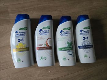 4 gros shampooing head and shoulders