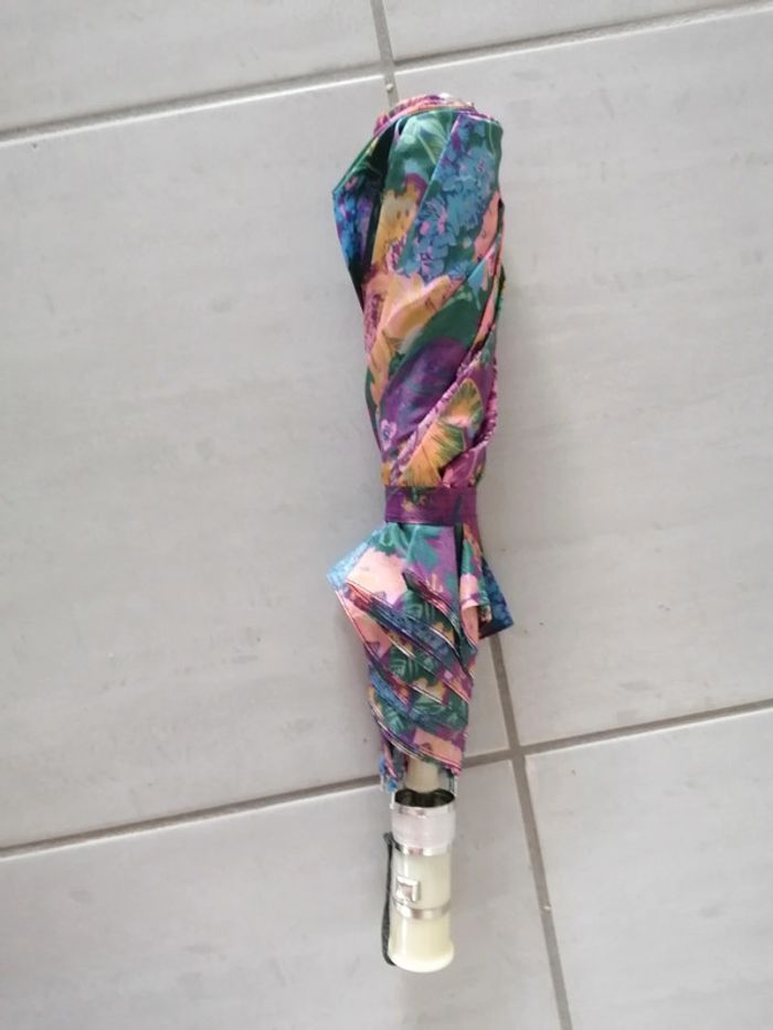 Parapluie automatique servi quelques fois - photo numéro 3