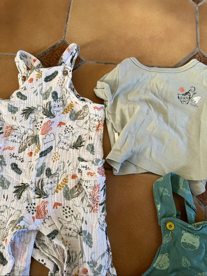 Lot 3 vêtements bébé 6mois - photo numéro 2