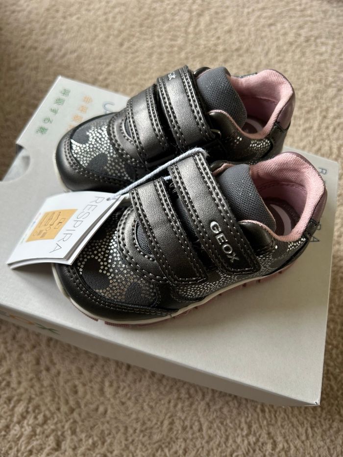 Chaussures grises filles marque Geox - photo numéro 3