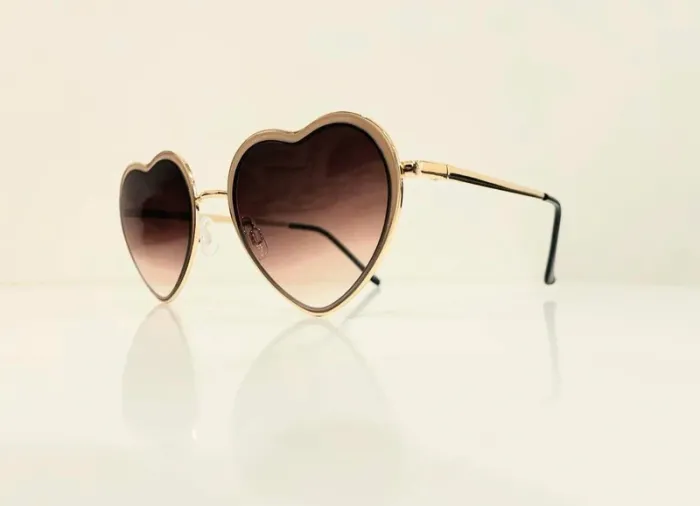 Lunette de soleil femme cœur marron et dorée verres dégradés UV protection catégorie 3 - photo numéro 3