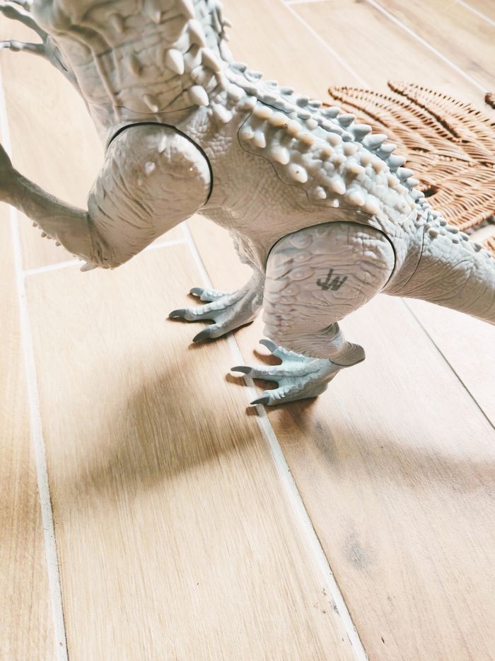 🦖 Figurine dinosaure Indominus Rex Jurassic World/Jurassic park sons et lumières - photo numéro 3