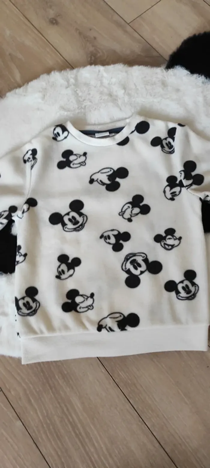 🐼 Pull polaire 8 ans Disney très bon état 🐼 - photo numéro 2