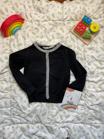 gilet noir et gris léger 4 ans CFK