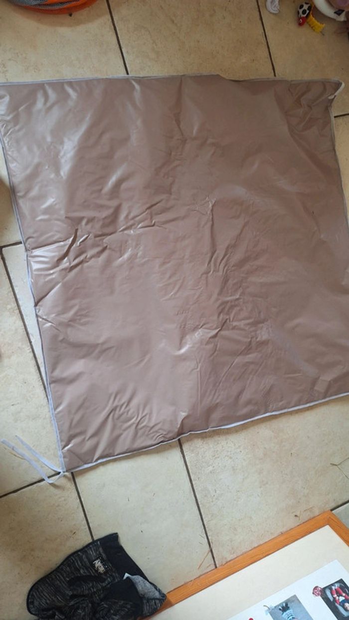 Tapis plastique maron claire carrée